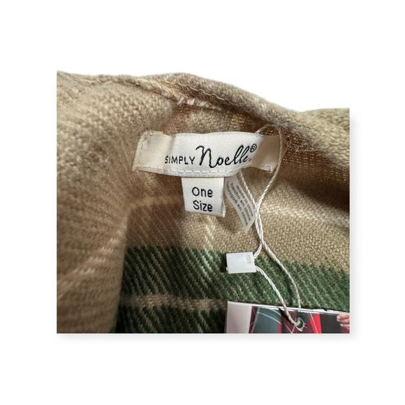 Simply Noelle Acrylic Poncho Wrap Red Green Color New (One Size Fits All) - Picture 5 of 8